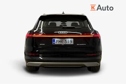 musta Audi e-tron 2023 kuva 3.