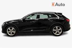 musta Audi e-tron 2023 kuva 5.