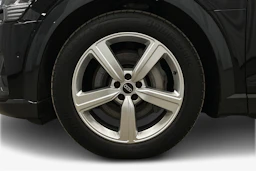 musta Audi e-tron 2023 kuva 9.