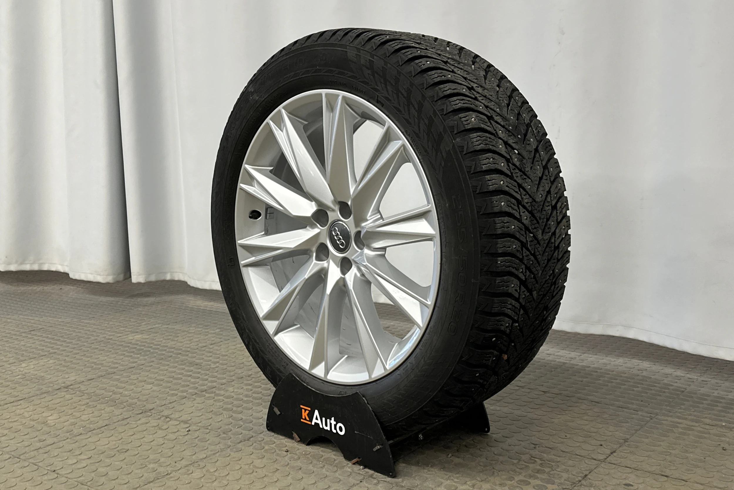 musta Audi e-tron 2023 kuva 10.