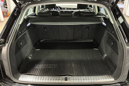 musta Audi e-tron 2023 kuva 11.