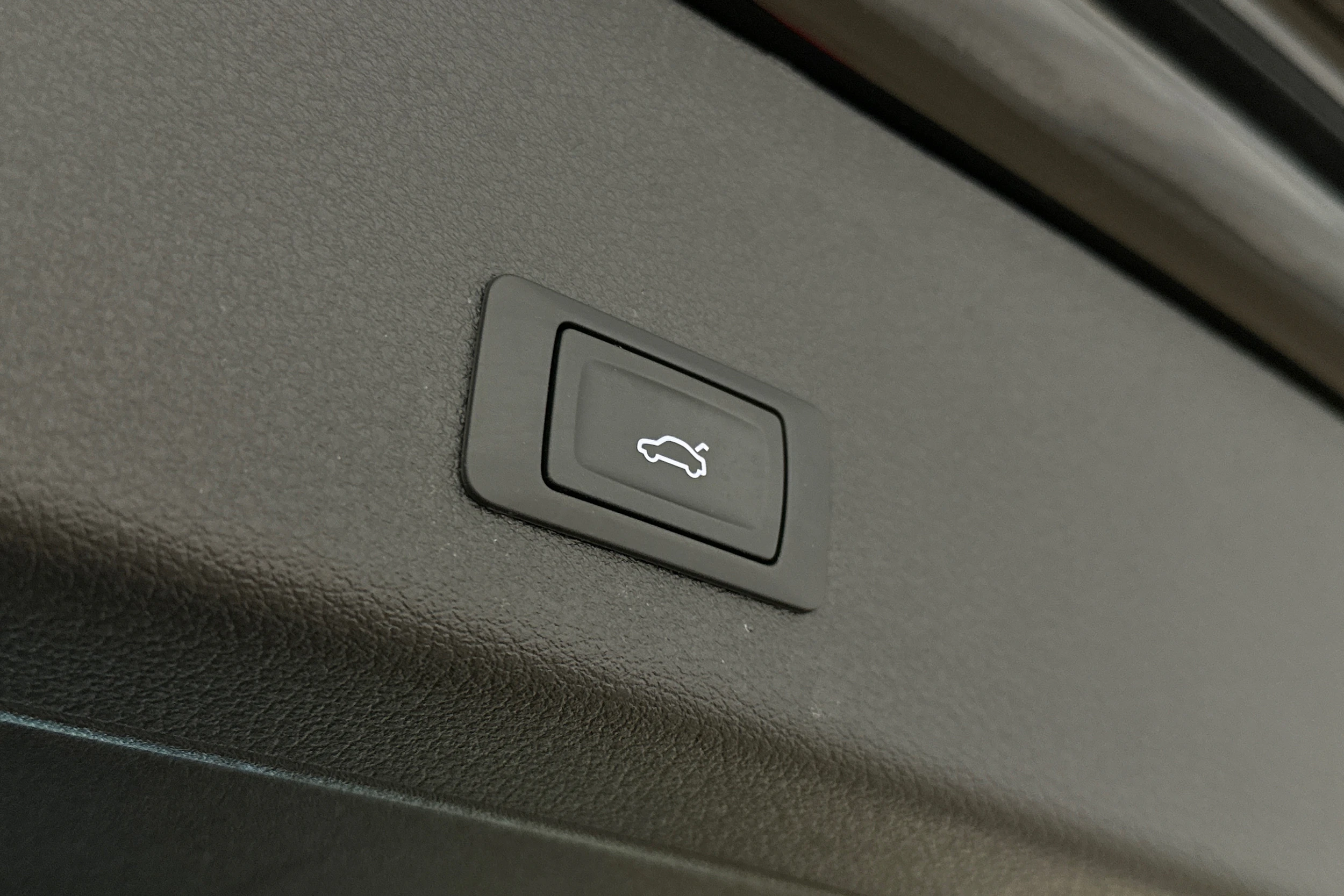 musta Audi e-tron 2023 kuva 12.