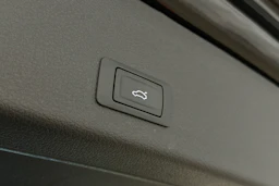 musta Audi e-tron 2023 kuva 12.