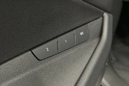 musta Audi e-tron 2023 kuva 15.