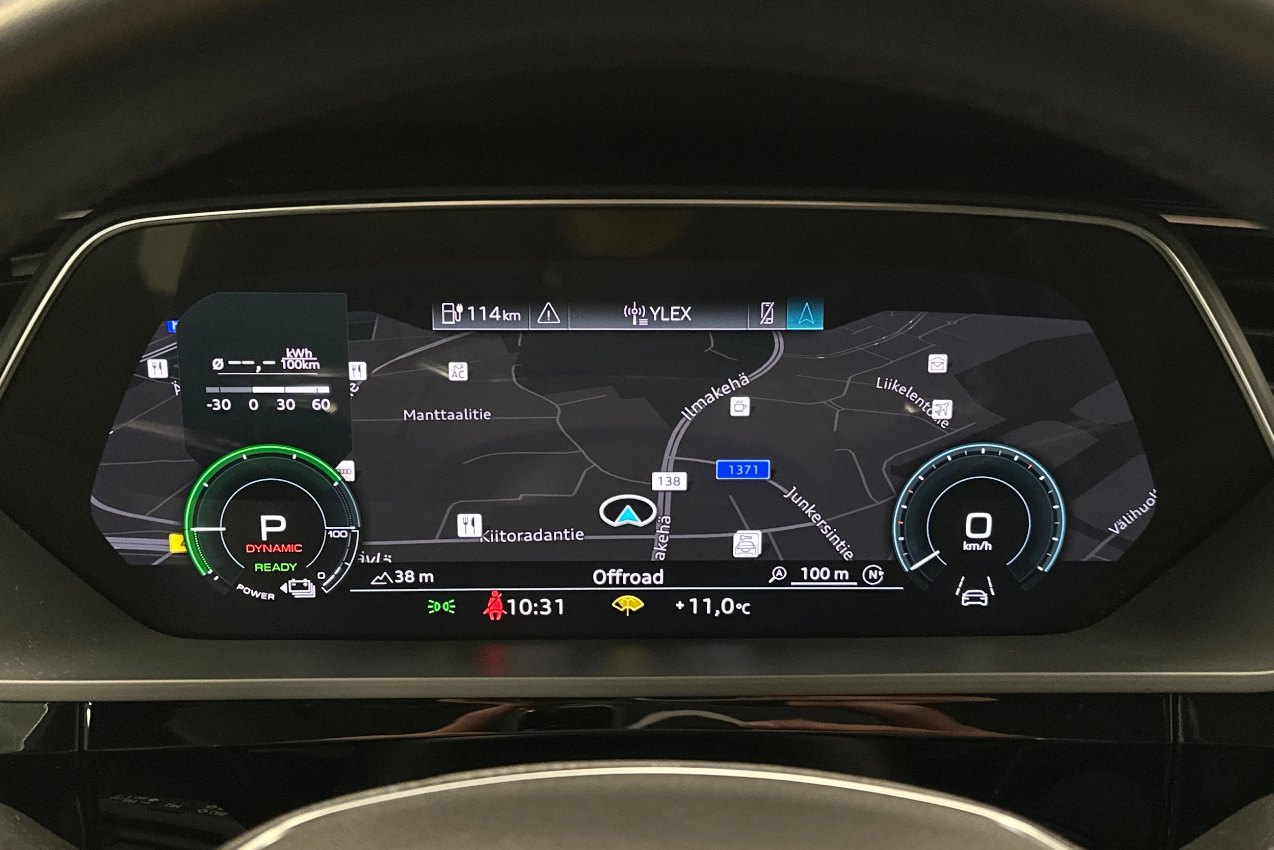 musta Audi e-tron 2023 kuva 21.