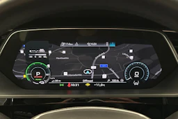 musta Audi e-tron 2023 kuva 21.