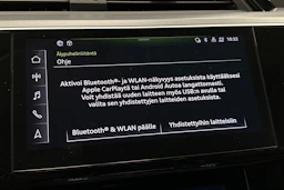 musta Audi e-tron 2023 kuva 23.