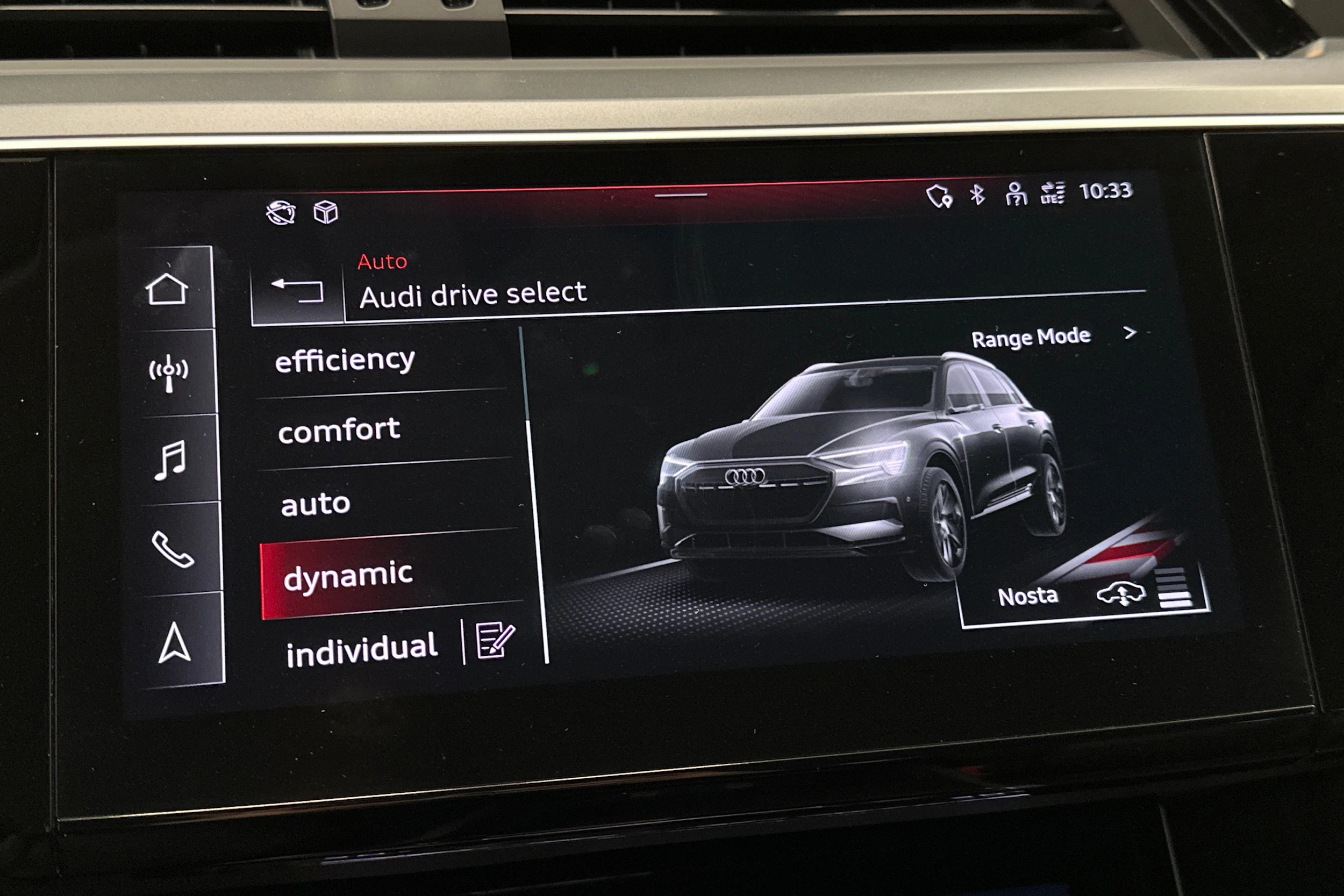 musta Audi e-tron 2023 kuva 24.