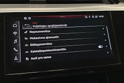 musta Audi e-tron 2023 kuva 26.