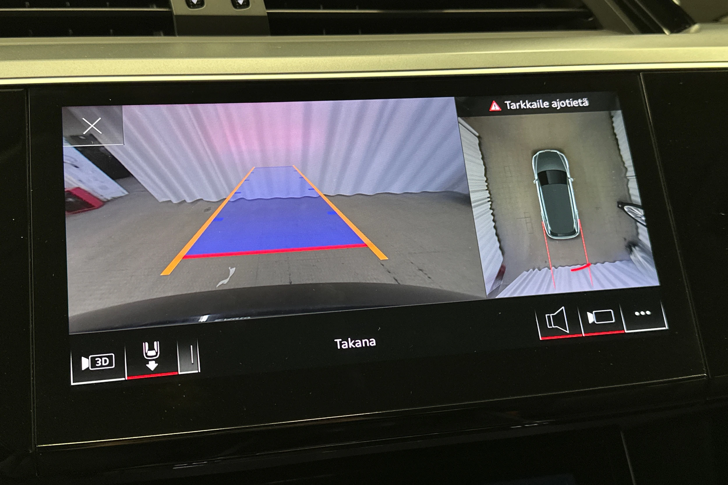 musta Audi e-tron 2023 kuva 27.