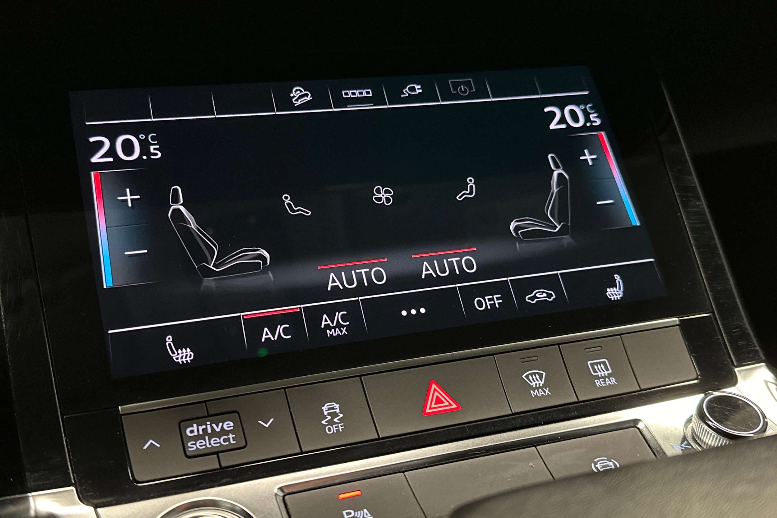 musta Audi e-tron 2023 kuva 28.