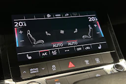 musta Audi e-tron 2023 kuva 28.