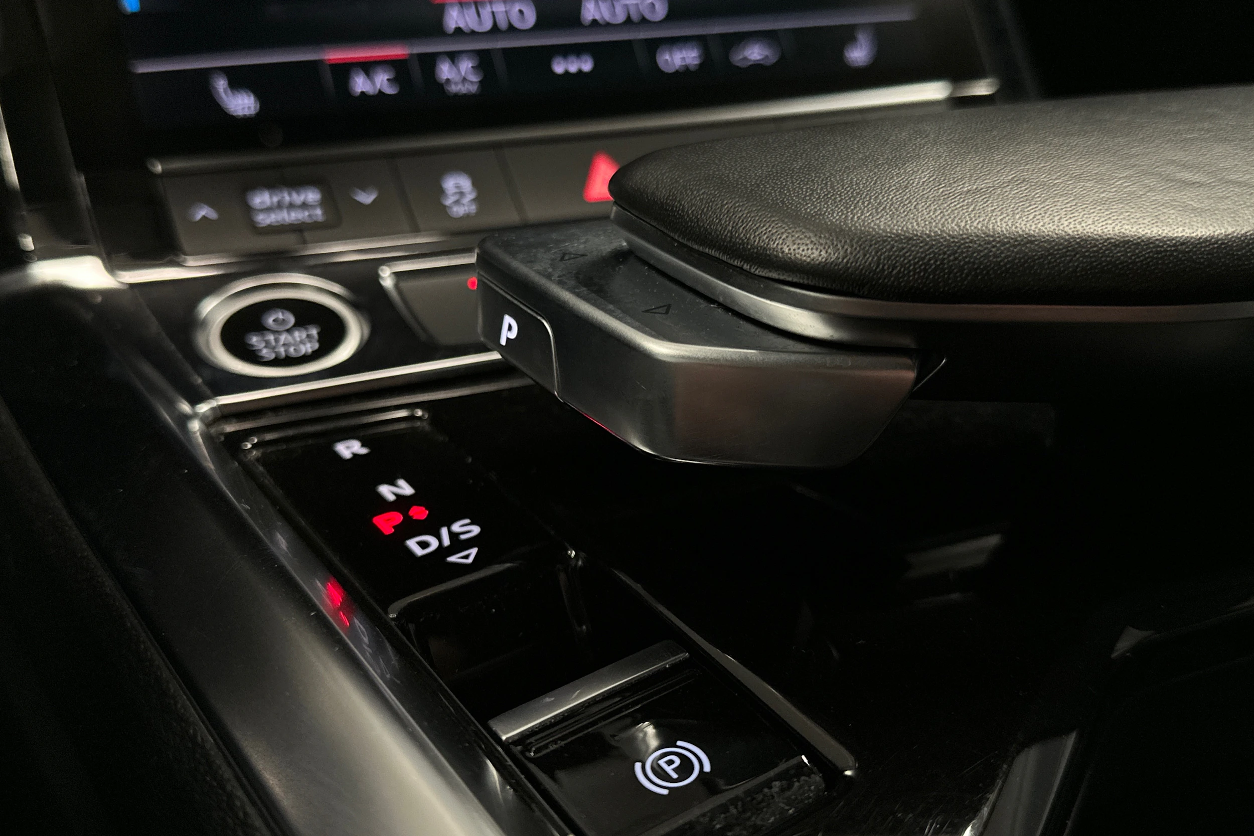 musta Audi e-tron 2023 kuva 29.