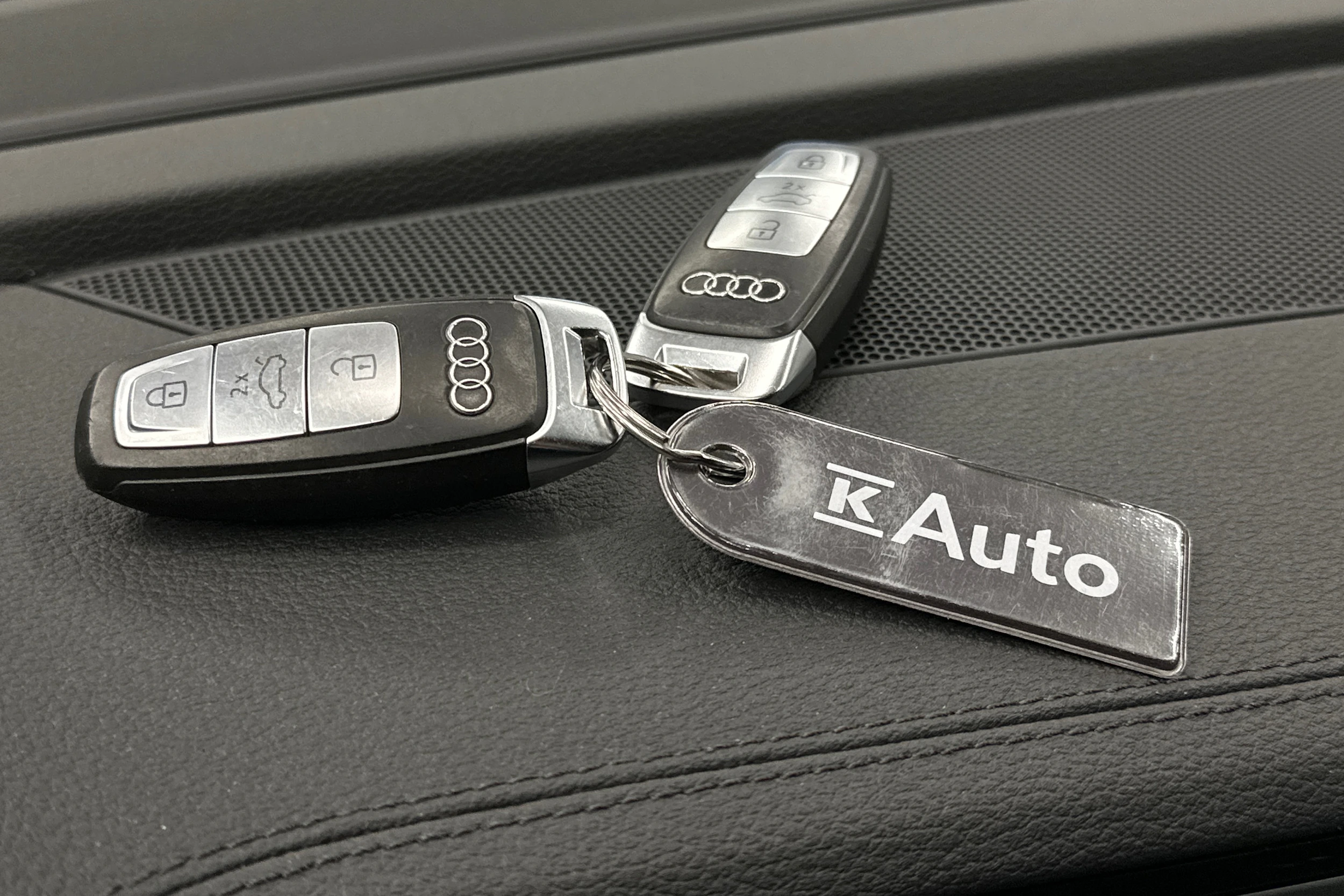 musta Audi e-tron 2023 kuva 30.