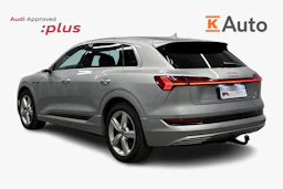 harmaa Audi e-tron 2023 kuva 2.