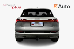 harmaa Audi e-tron 2023 kuva 3.