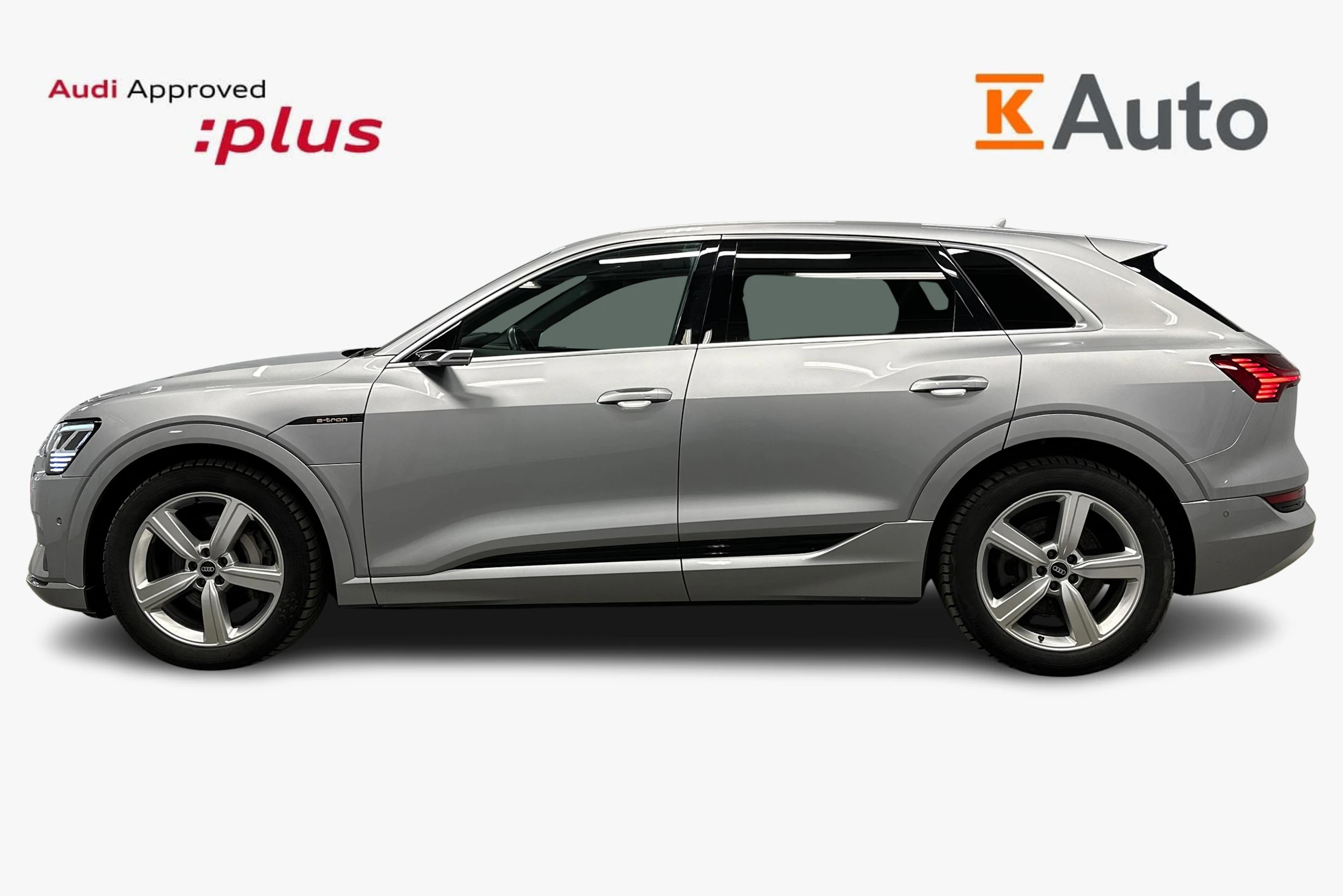 harmaa Audi e-tron 2023 kuva 5.