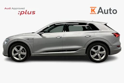 harmaa Audi e-tron 2023 kuva 5.