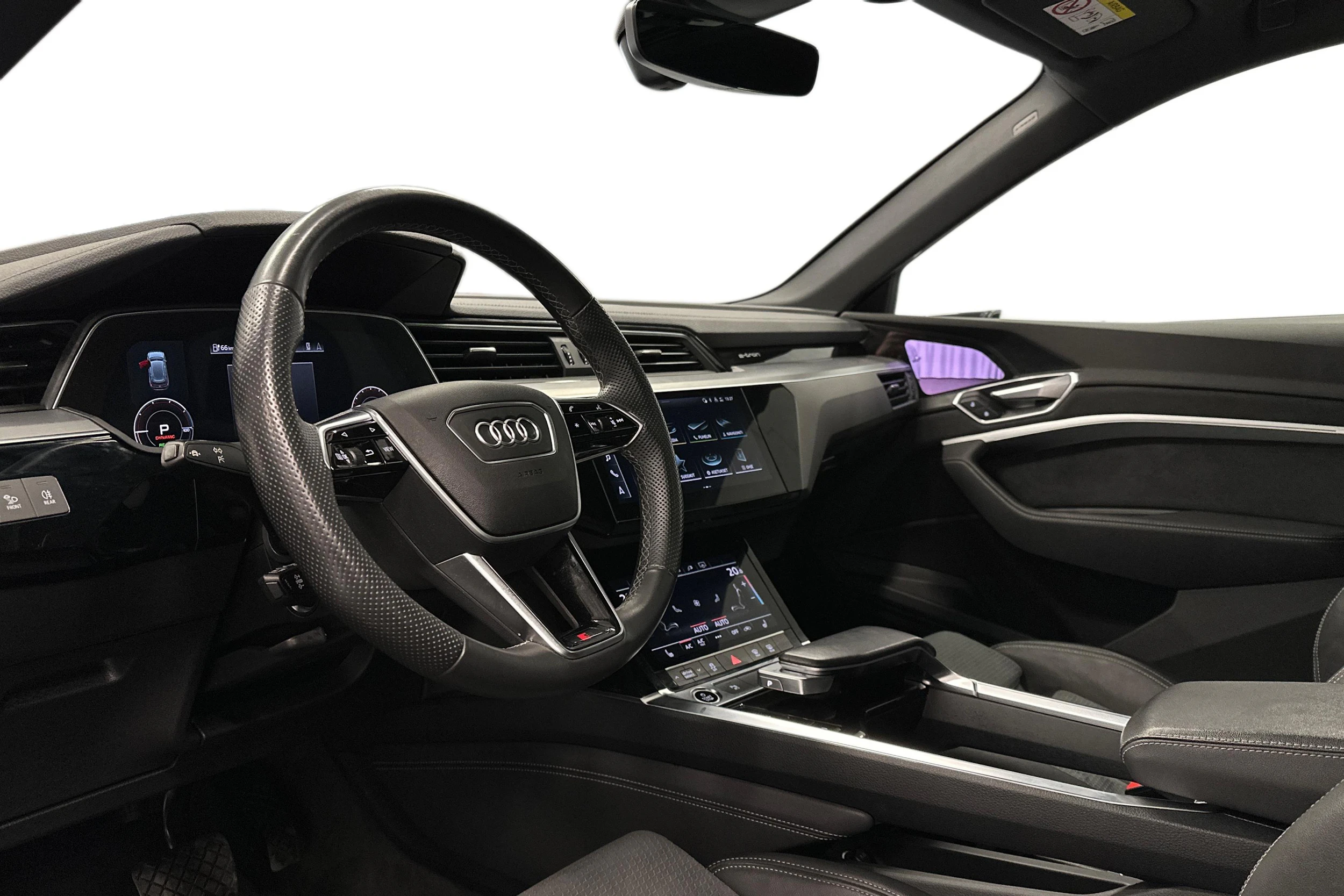 harmaa Audi e-tron 2023 kuva 6.