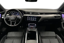 harmaa Audi e-tron 2023 kuva 7.