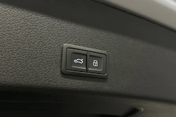 harmaa Audi e-tron 2023 kuva 12.