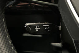 harmaa Audi e-tron 2023 kuva 17.