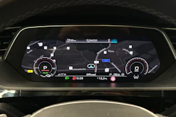 harmaa Audi e-tron 2023 kuva 18.