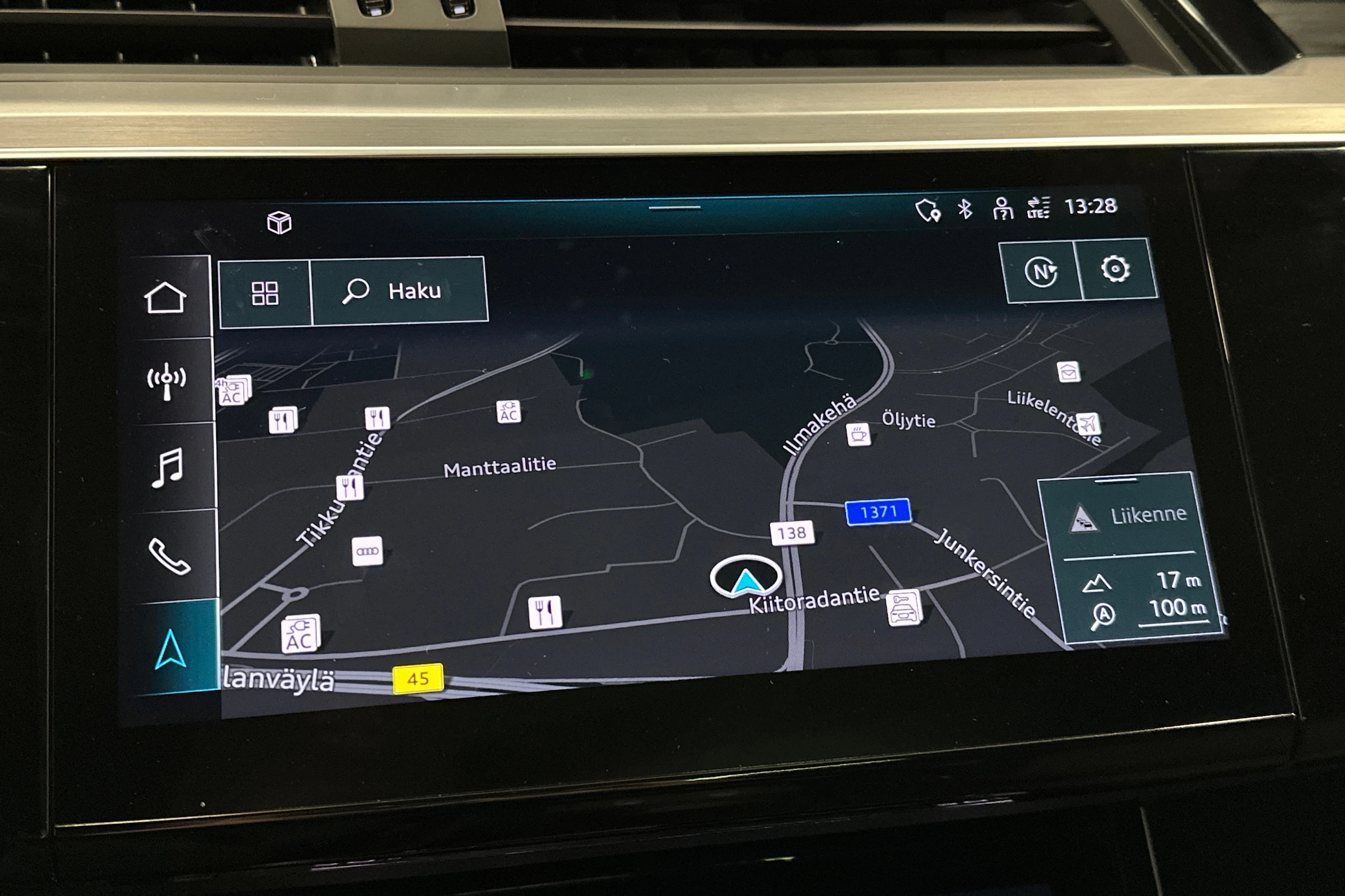 harmaa Audi e-tron 2023 kuva 19.