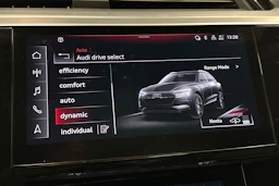 harmaa Audi e-tron 2023 kuva 20.