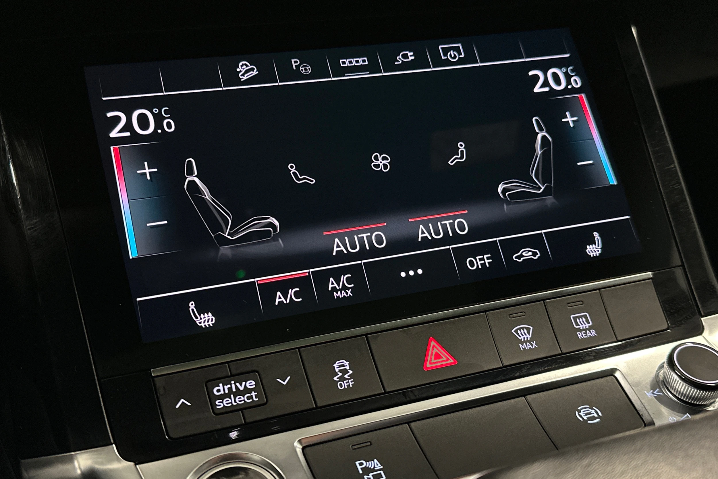 harmaa Audi e-tron 2023 kuva 25.