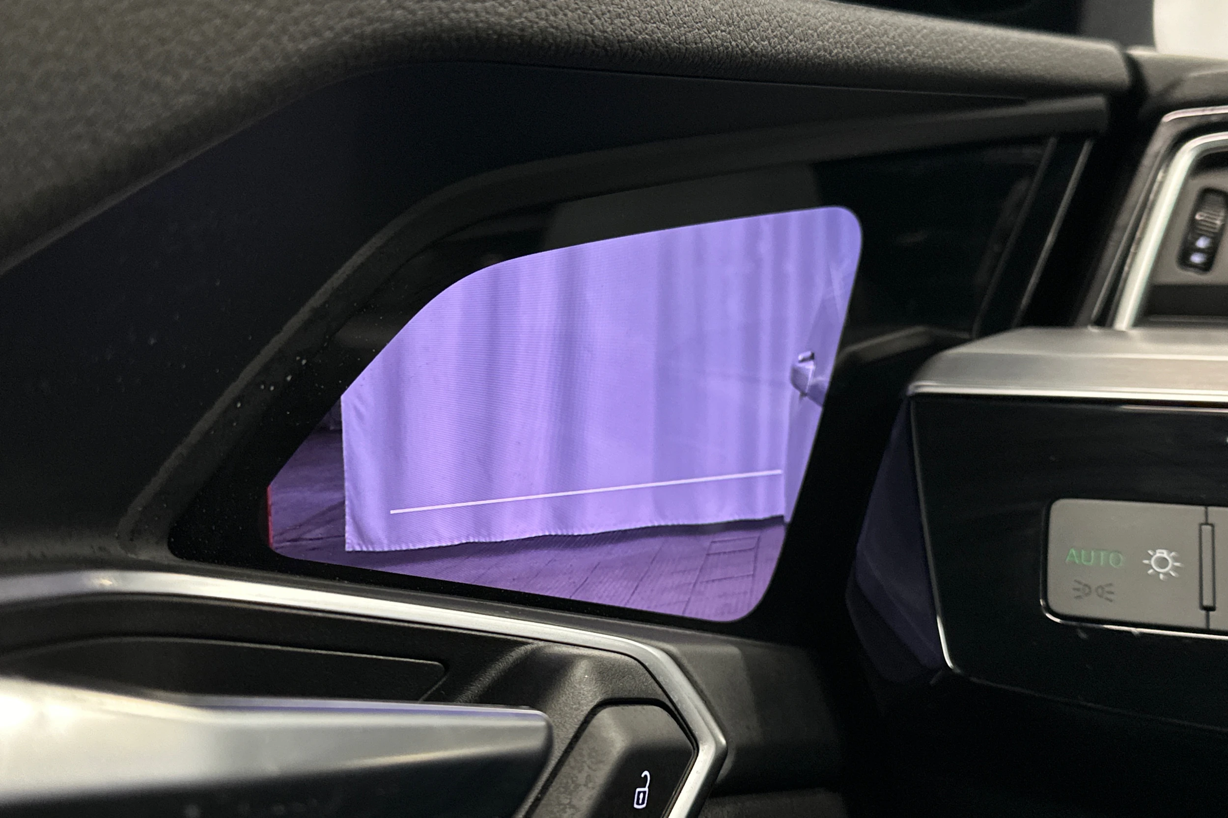 harmaa Audi e-tron 2023 kuva 29.