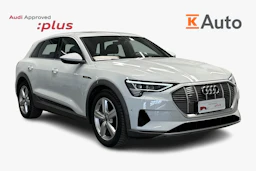 valkoinen Audi e-tron 2023 kuva 1.