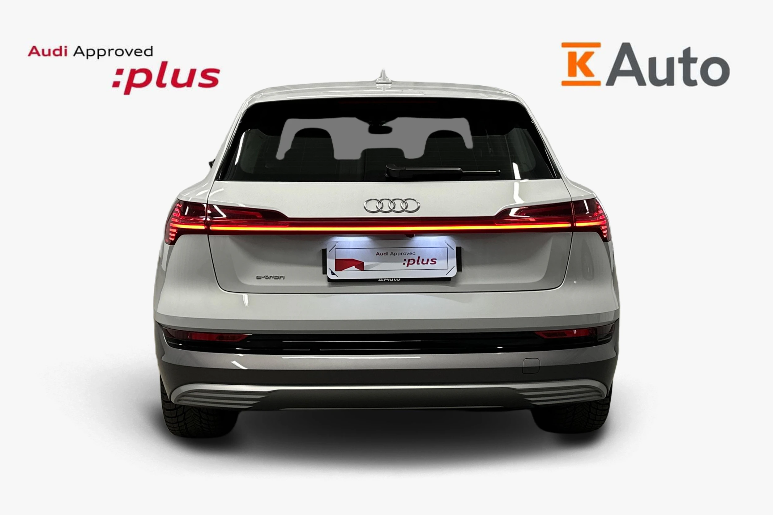 valkoinen Audi e-tron 2023 kuva 3.