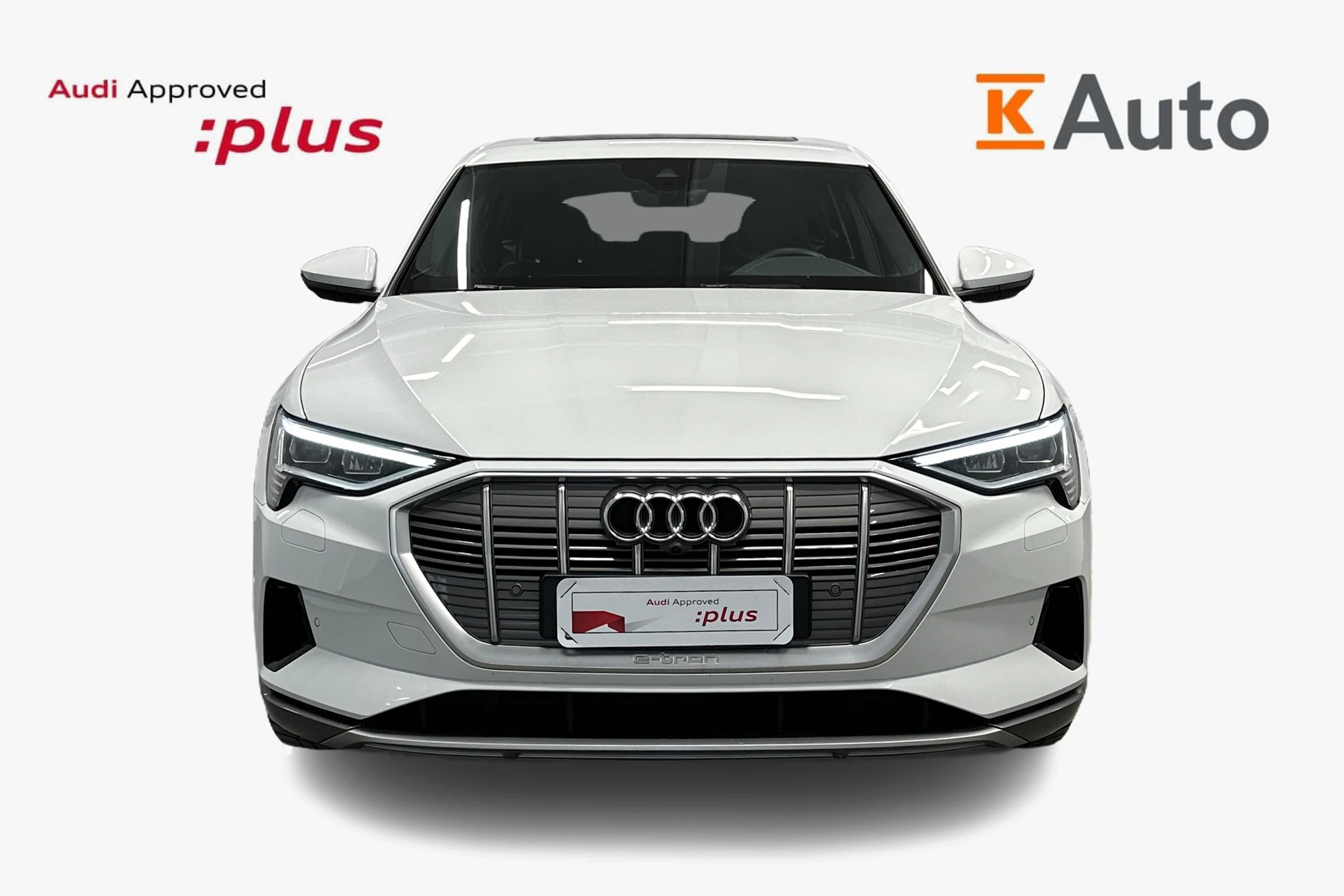 valkoinen Audi e-tron 2023 kuva 4.