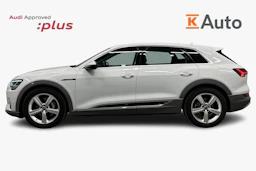 valkoinen Audi e-tron 2023 kuva 5.