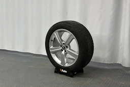 valkoinen Audi e-tron 2023 kuva 10.