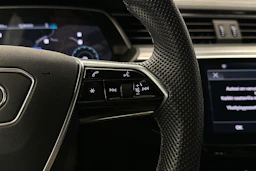 valkoinen Audi e-tron 2023 kuva 12.