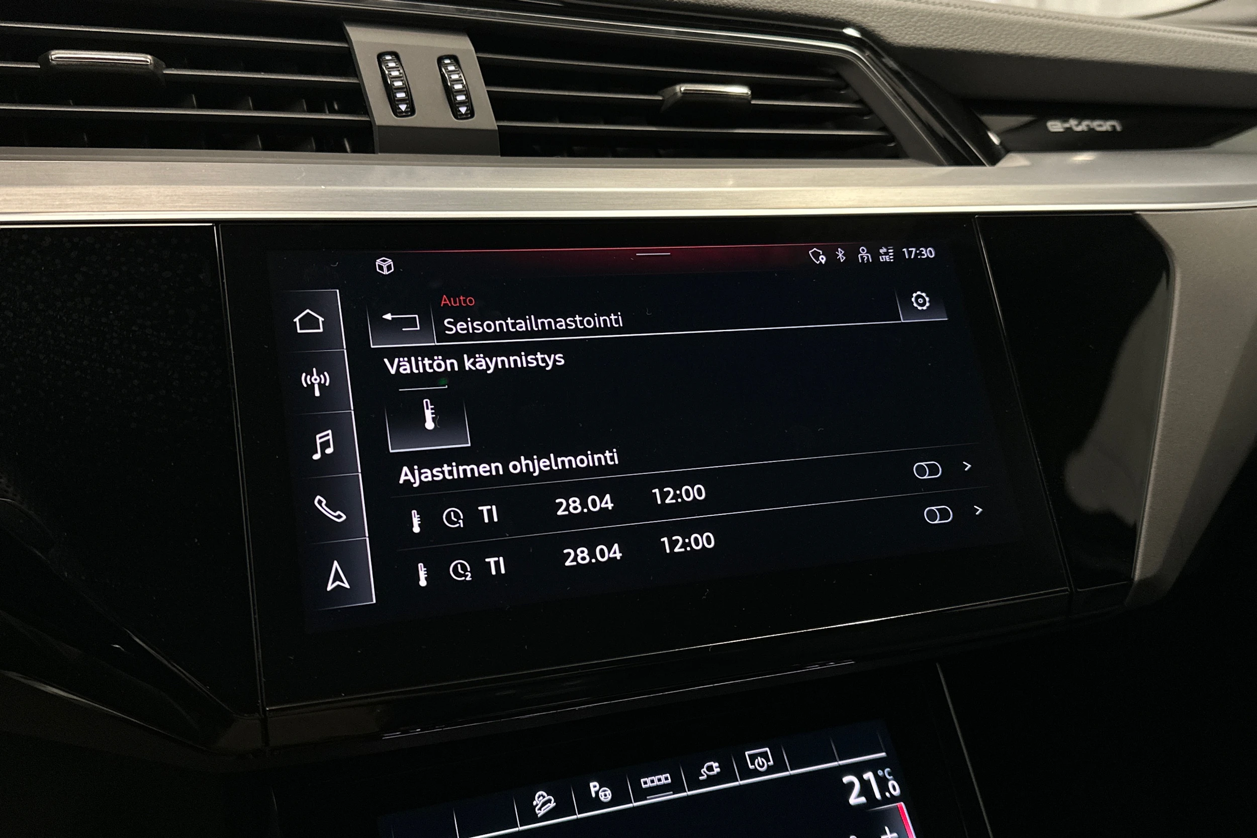 valkoinen Audi e-tron 2023 kuva 18.