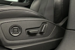 valkoinen Audi e-tron 2023 kuva 23.