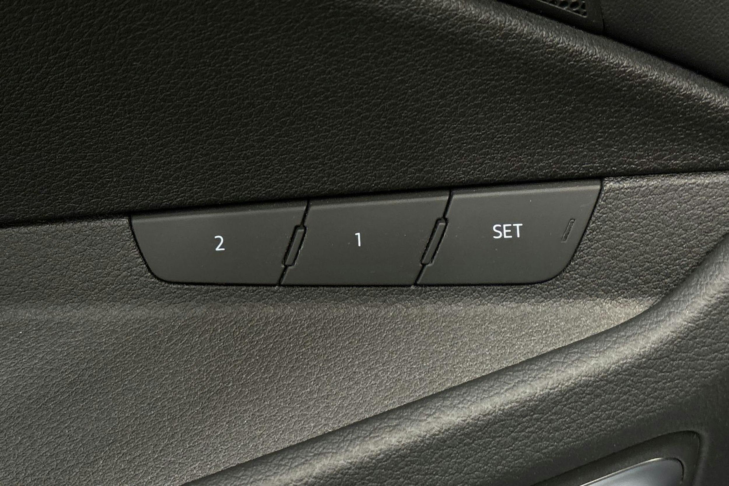 sininen Audi e-tron 2023 kuva 16.