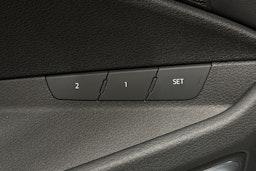 sininen Audi e-tron 2023 kuva 16.