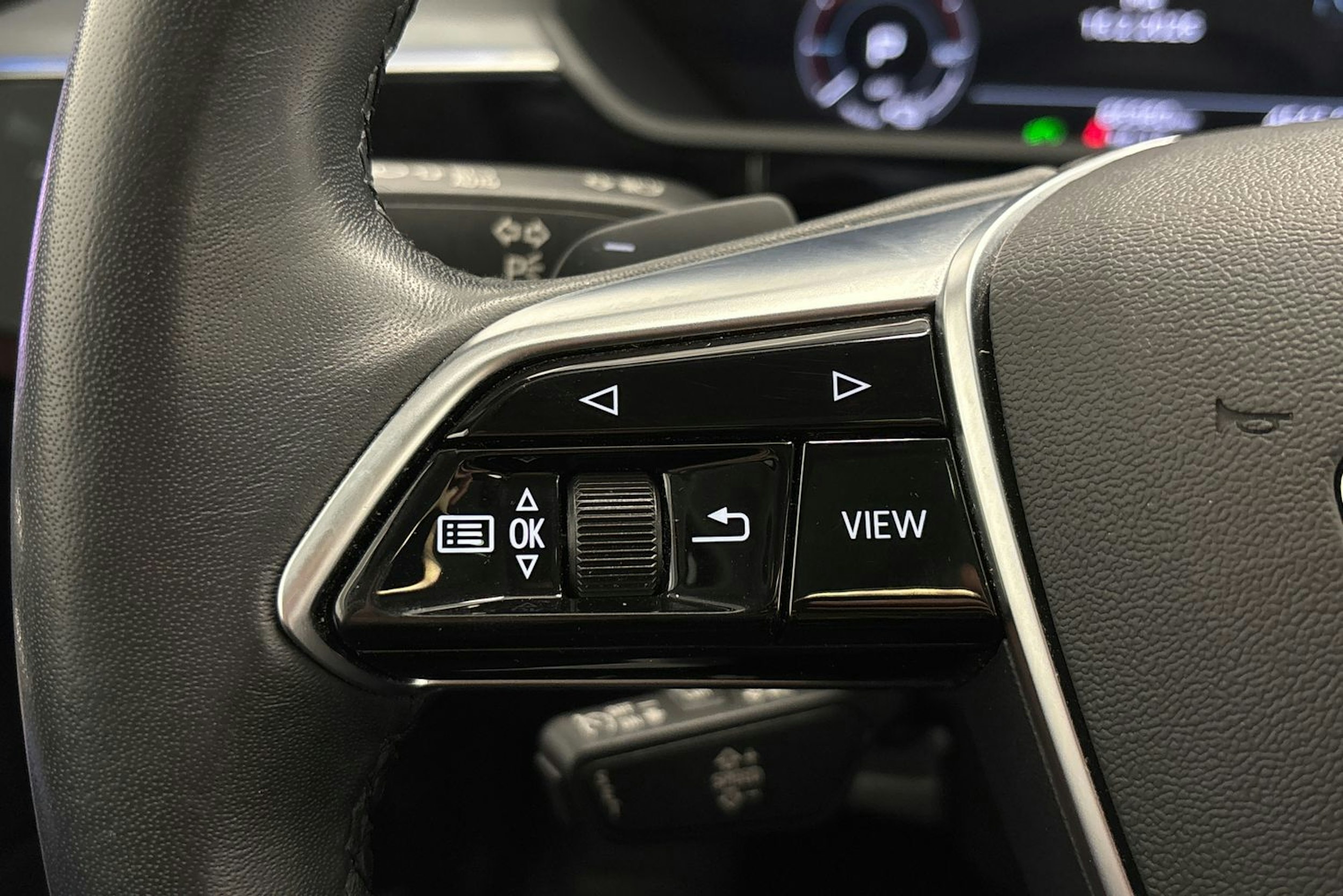 sininen Audi e-tron 2023 kuva 20.