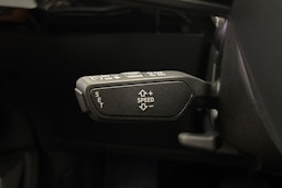 sininen Audi e-tron 2023 kuva 22.