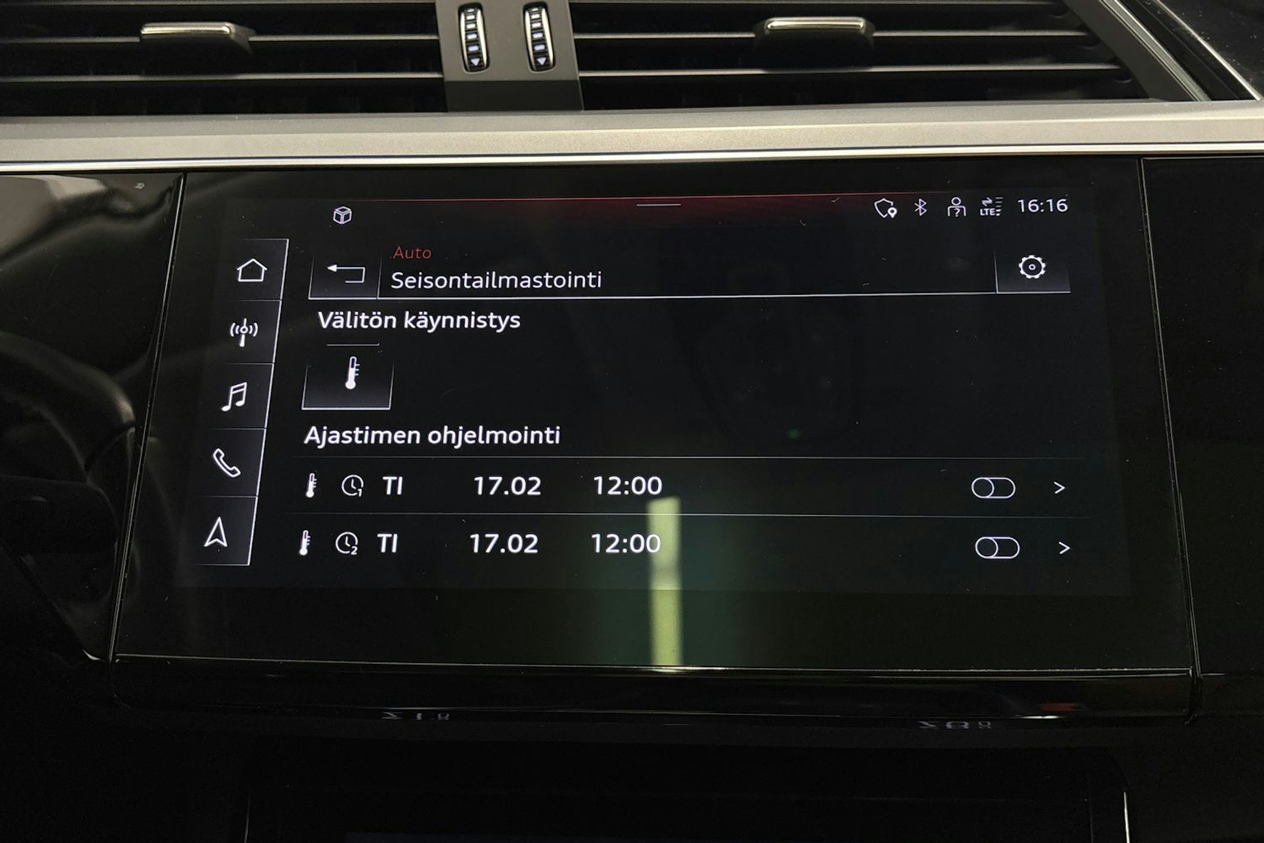 sininen Audi e-tron 2023 kuva 24.