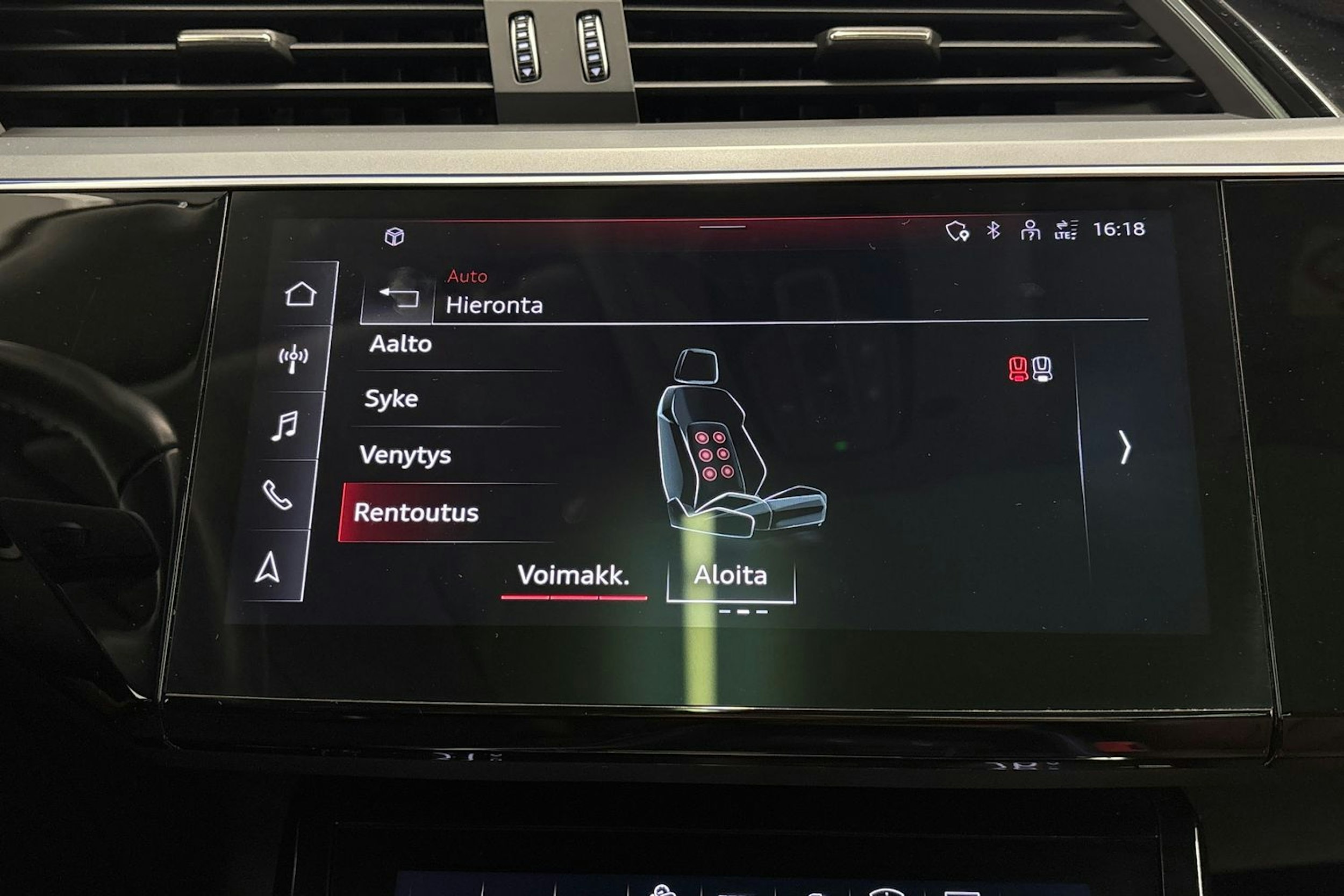 sininen Audi e-tron 2023 kuva 27.