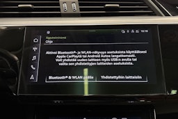 sininen Audi e-tron 2023 kuva 29.