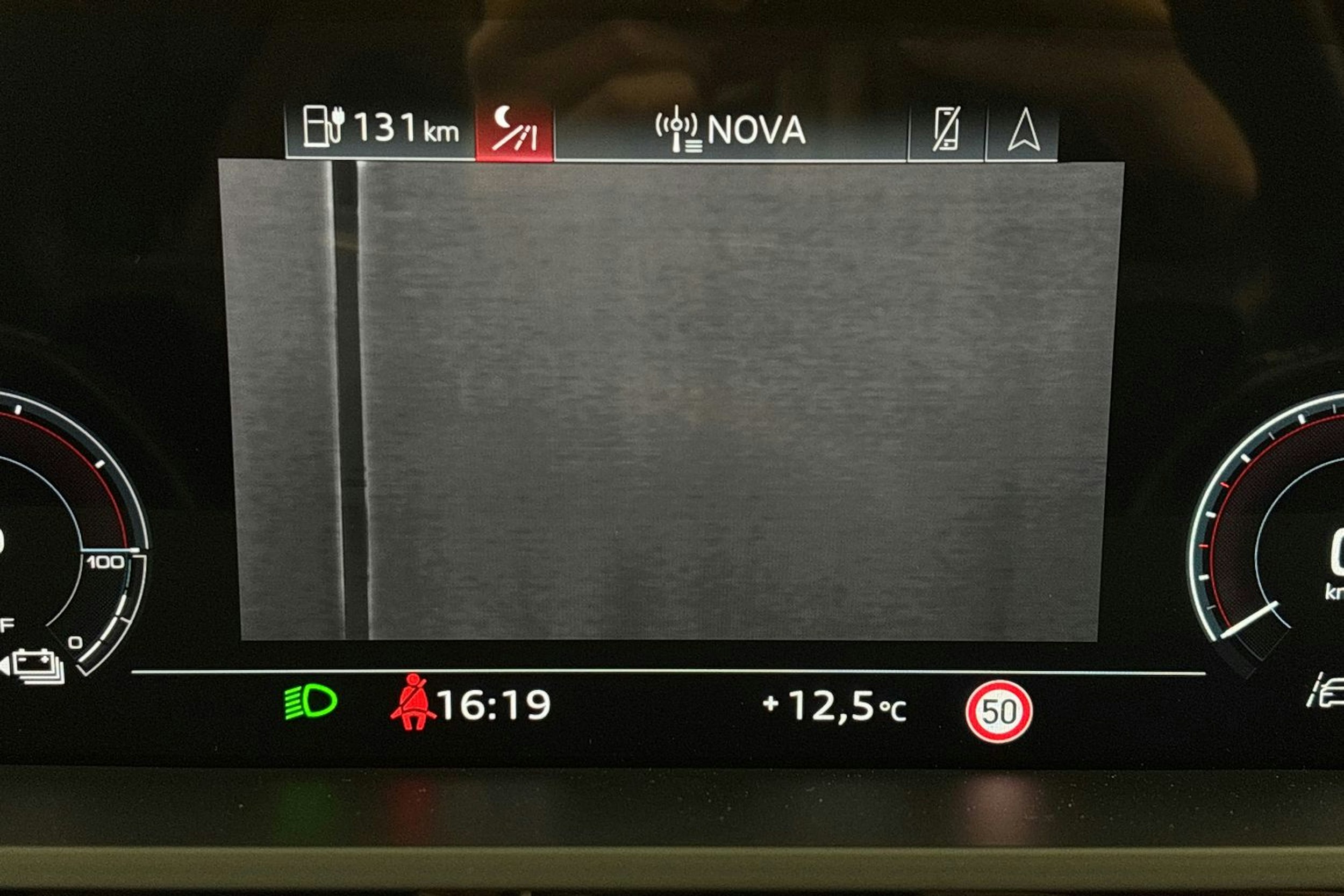 sininen Audi e-tron 2023 kuva 30.