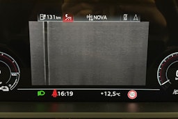 sininen Audi e-tron 2023 kuva 30.