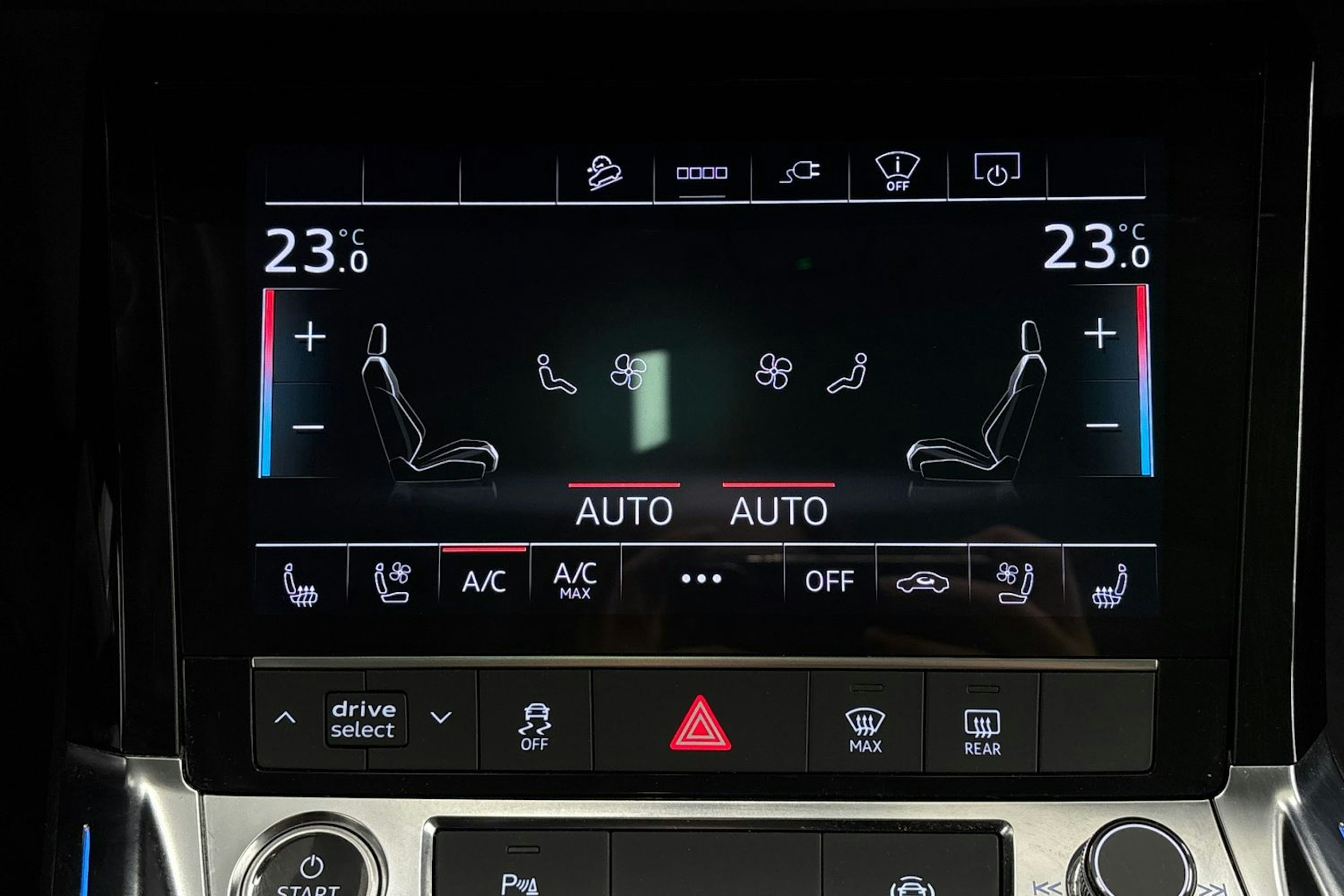 sininen Audi e-tron 2023 kuva 31.