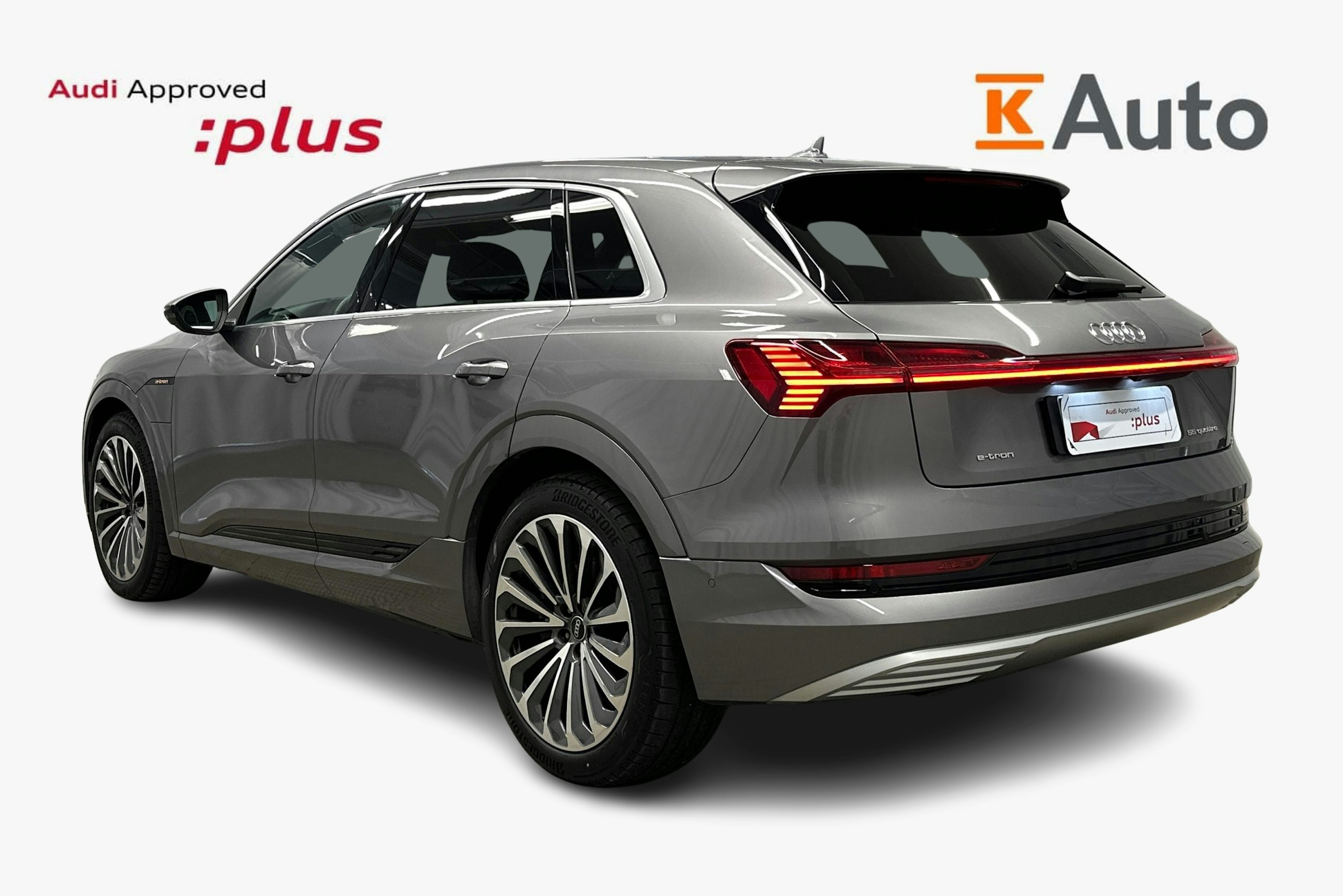 harmaa Audi e-tron 2023 kuva 2.